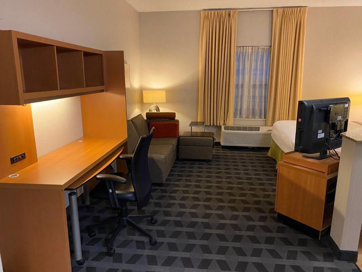 Mainstay Suites Middleburg Heights Cleveland Airport Eksteriør billede