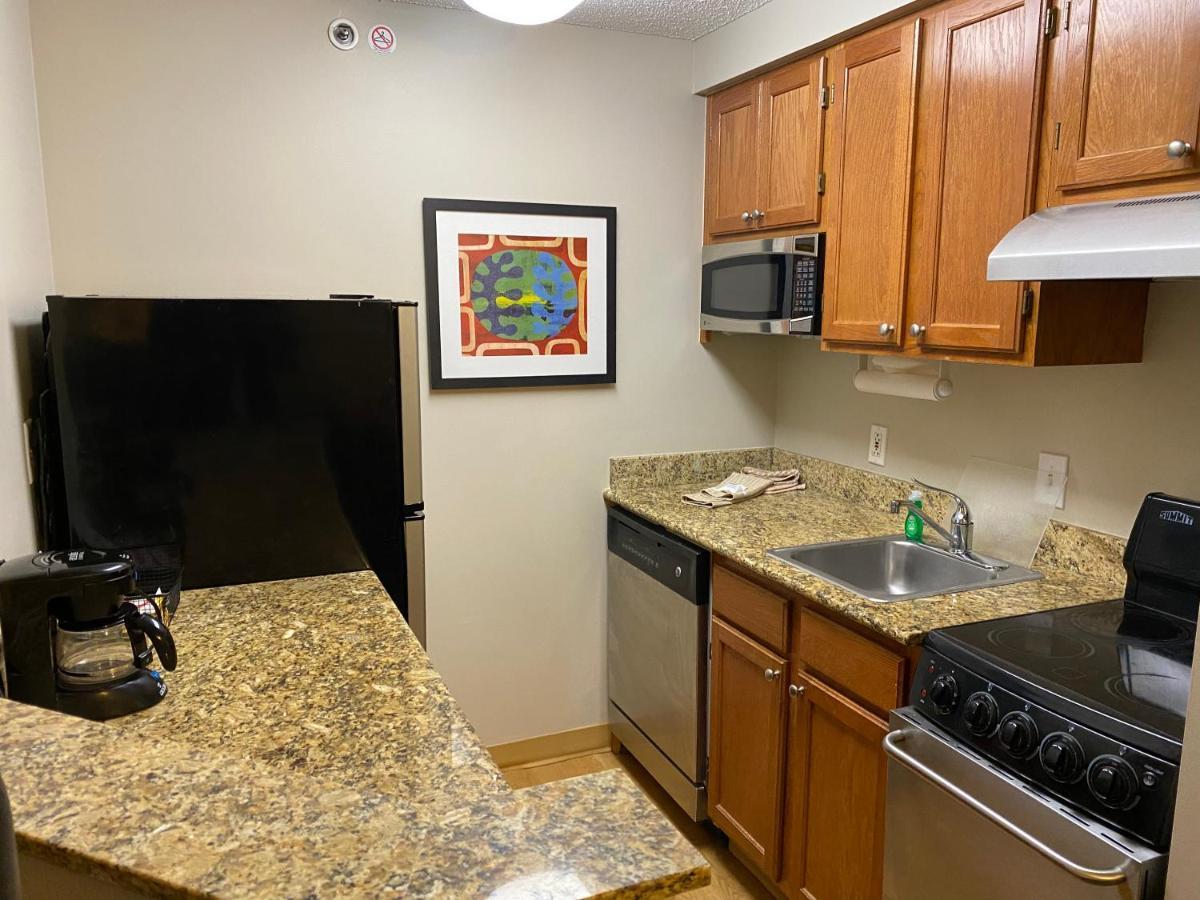 Mainstay Suites Middleburg Heights Cleveland Airport Eksteriør billede