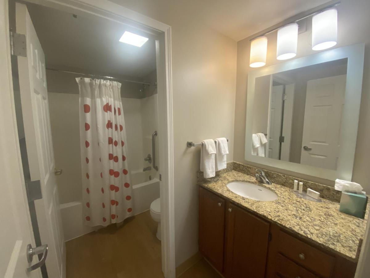Mainstay Suites Middleburg Heights Cleveland Airport Eksteriør billede