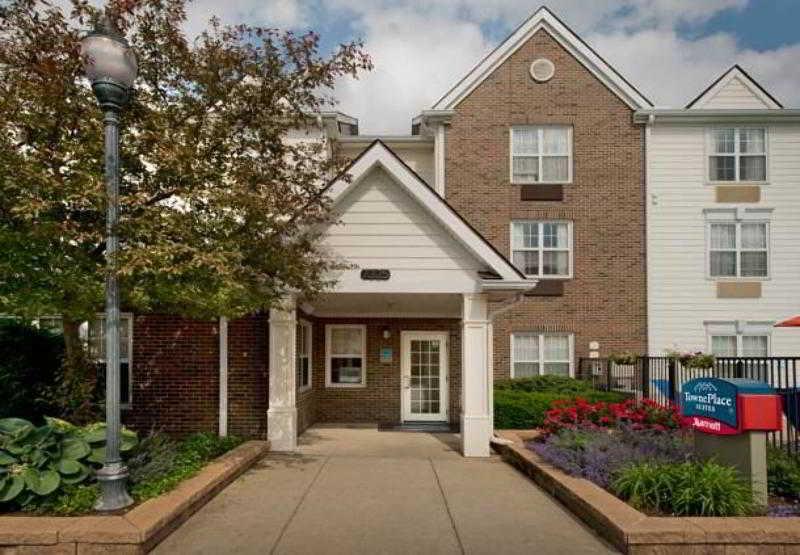 Mainstay Suites Middleburg Heights Cleveland Airport Eksteriør billede