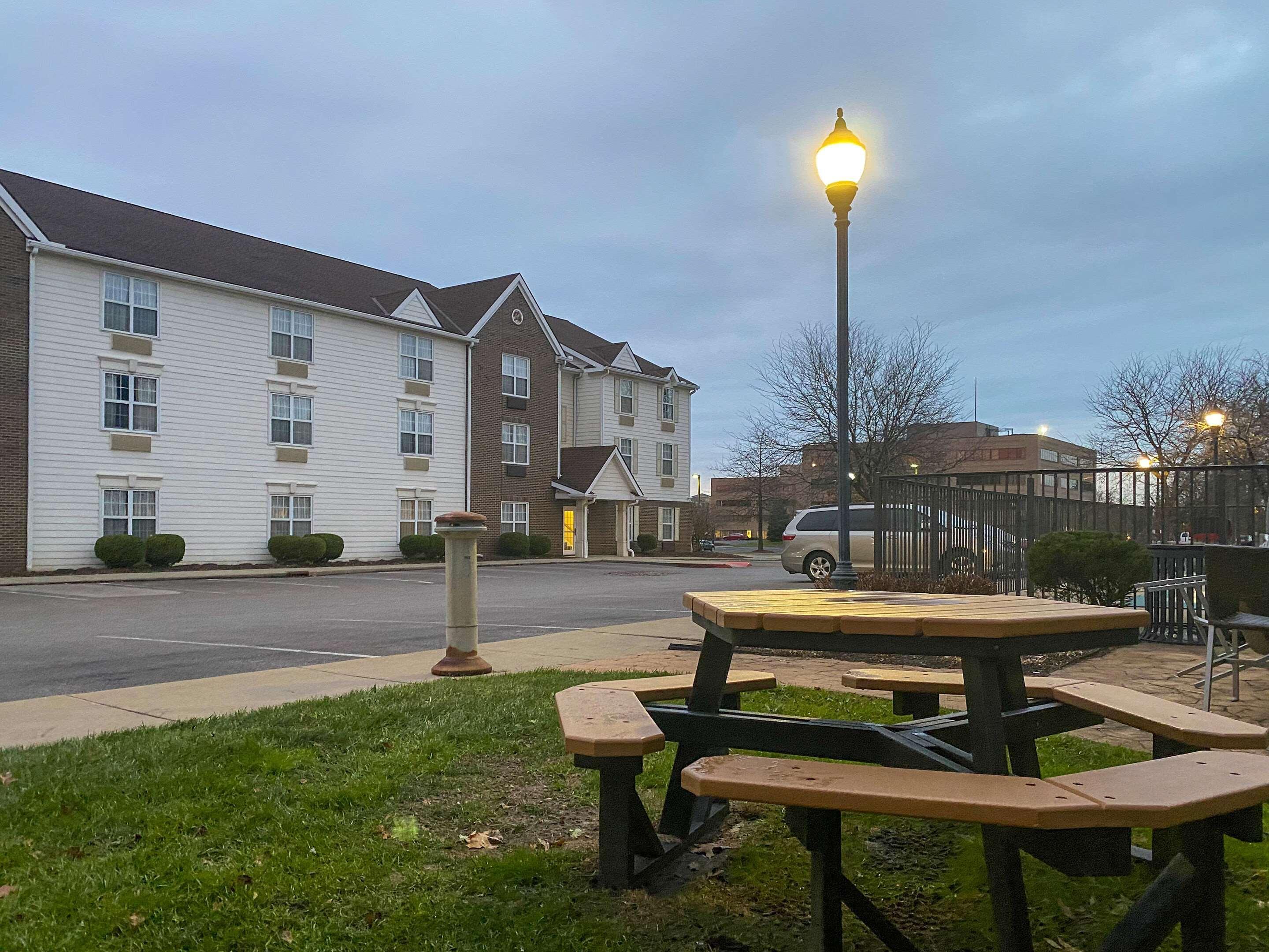 Mainstay Suites Middleburg Heights Cleveland Airport Eksteriør billede