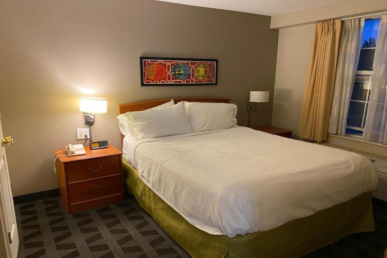 Mainstay Suites Middleburg Heights Cleveland Airport Eksteriør billede