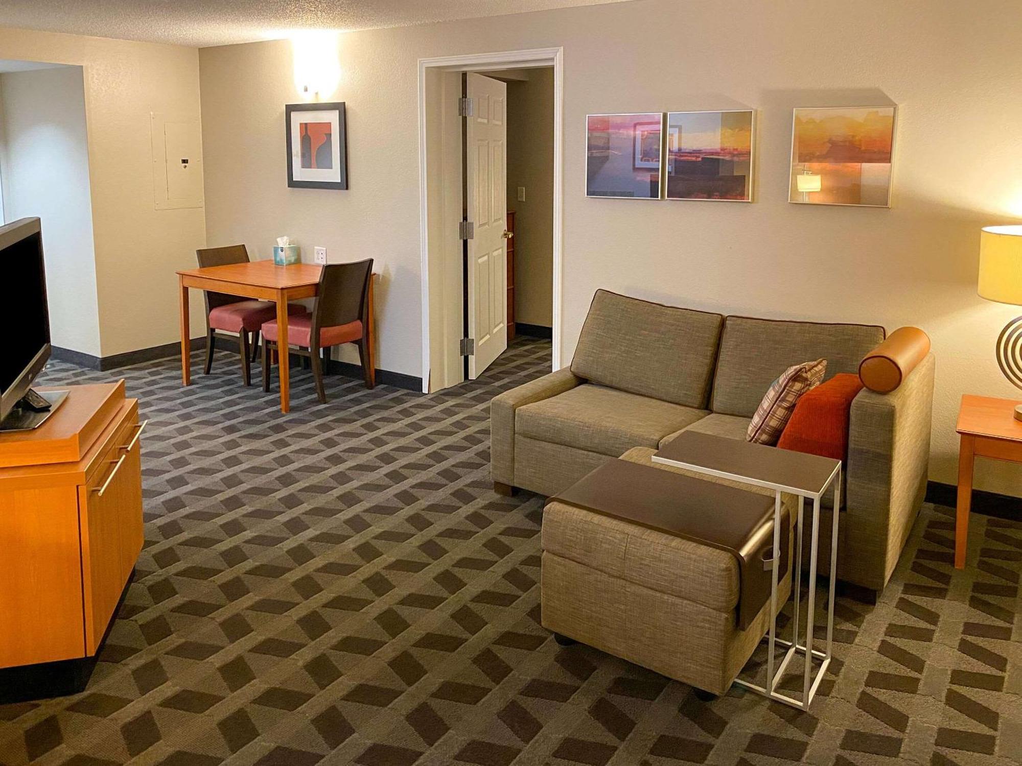 Mainstay Suites Middleburg Heights Cleveland Airport Eksteriør billede
