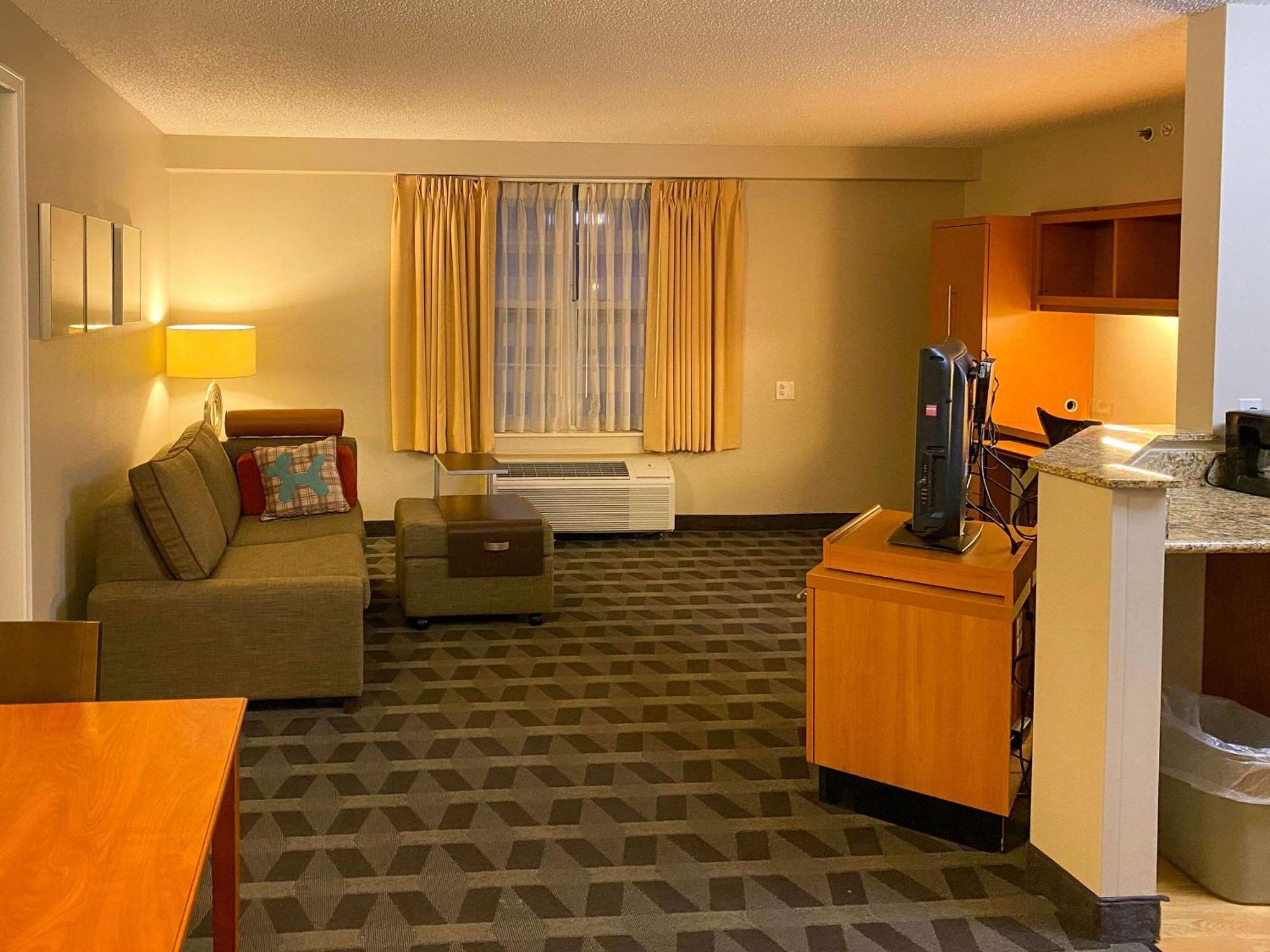 Mainstay Suites Middleburg Heights Cleveland Airport Eksteriør billede