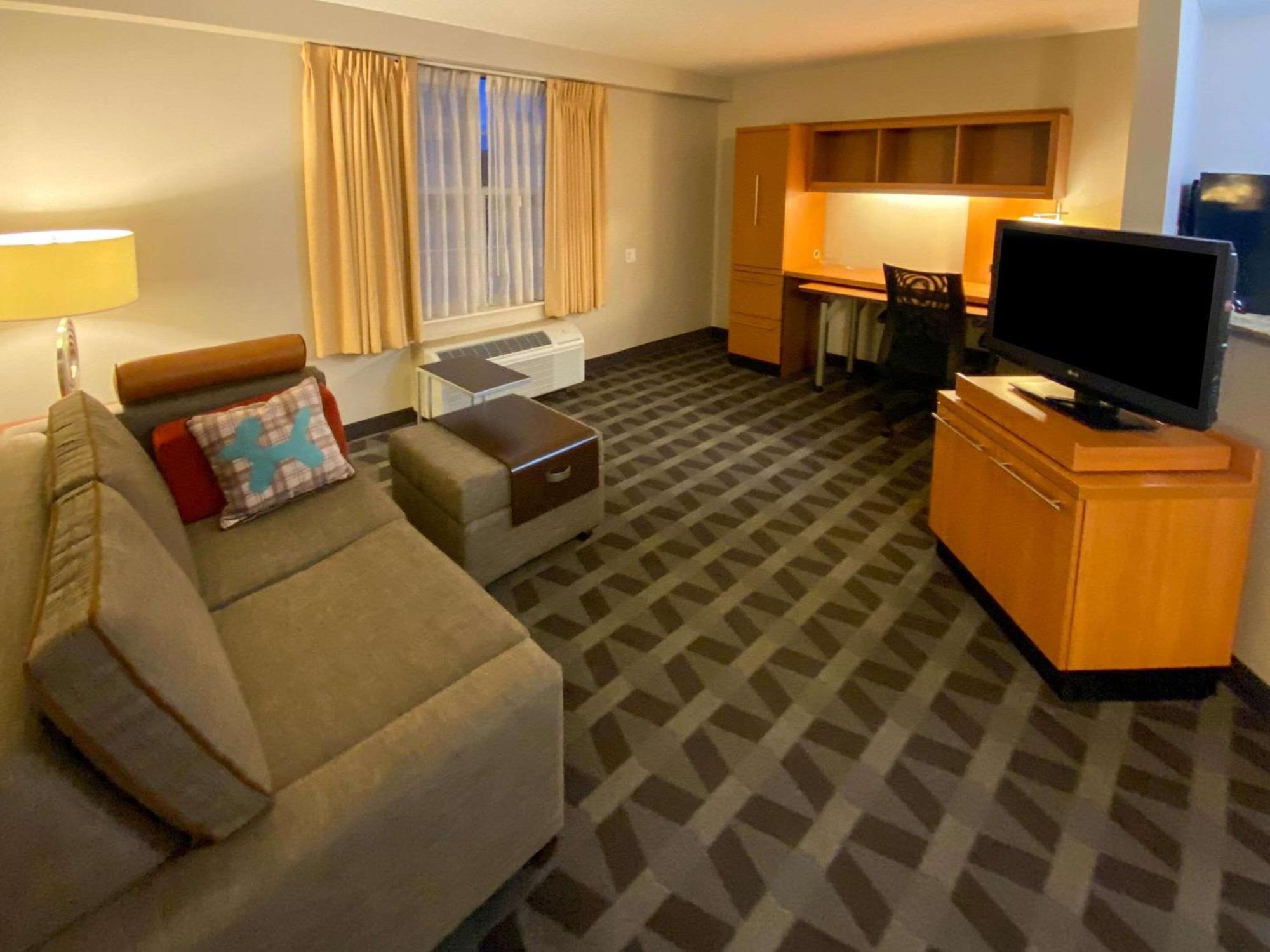 Mainstay Suites Middleburg Heights Cleveland Airport Eksteriør billede