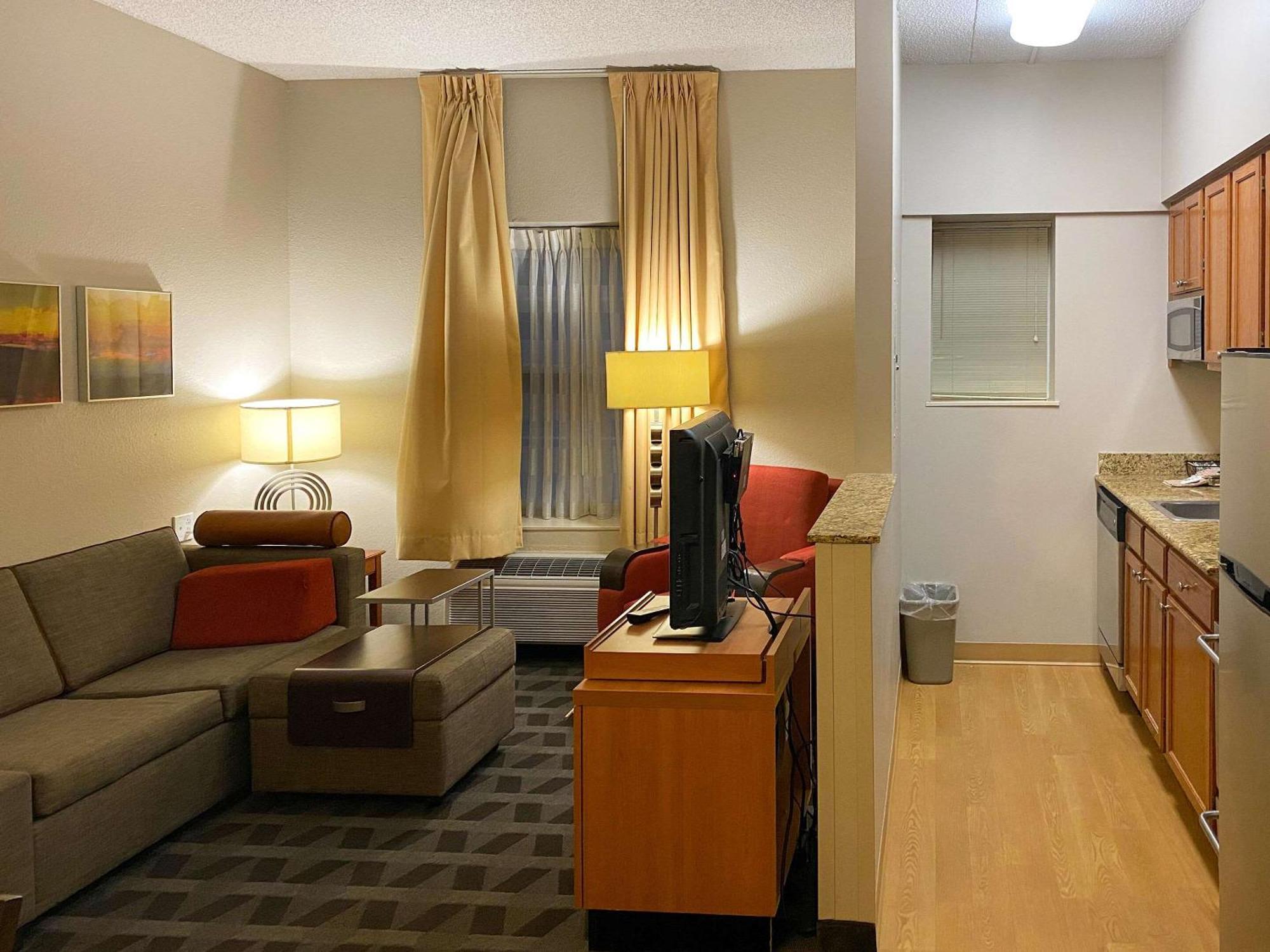 Mainstay Suites Middleburg Heights Cleveland Airport Eksteriør billede