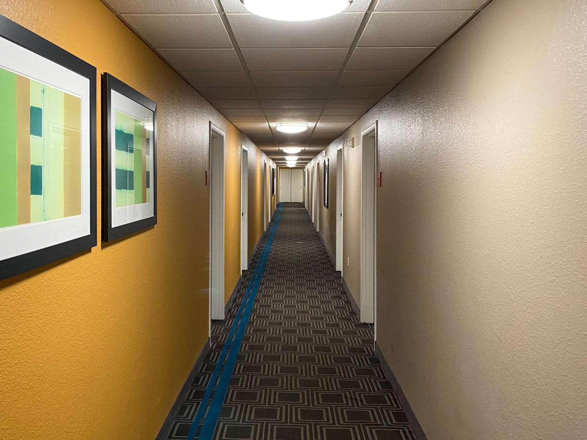 Mainstay Suites Middleburg Heights Cleveland Airport Eksteriør billede