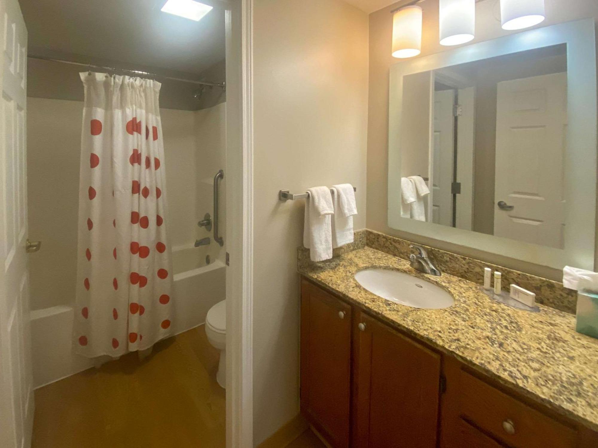Mainstay Suites Middleburg Heights Cleveland Airport Eksteriør billede