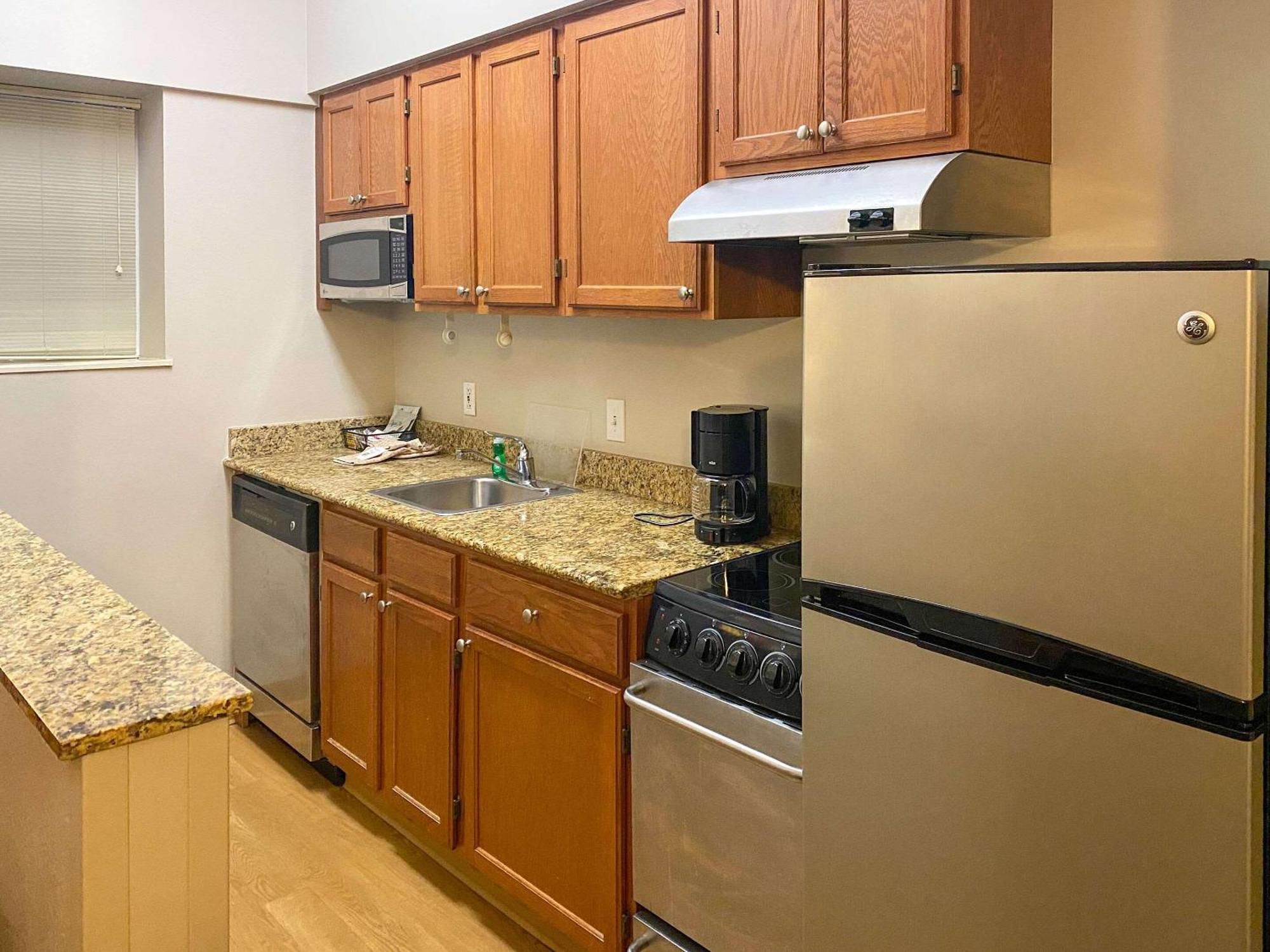 Mainstay Suites Middleburg Heights Cleveland Airport Eksteriør billede