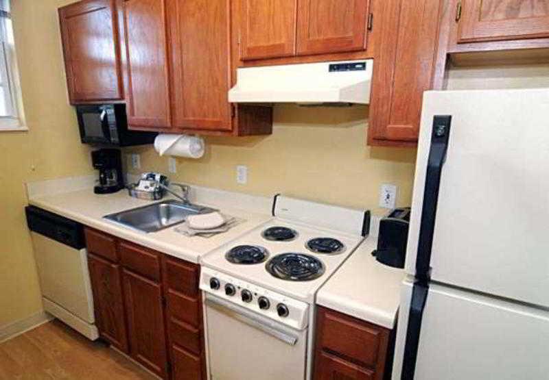 Mainstay Suites Middleburg Heights Cleveland Airport Eksteriør billede