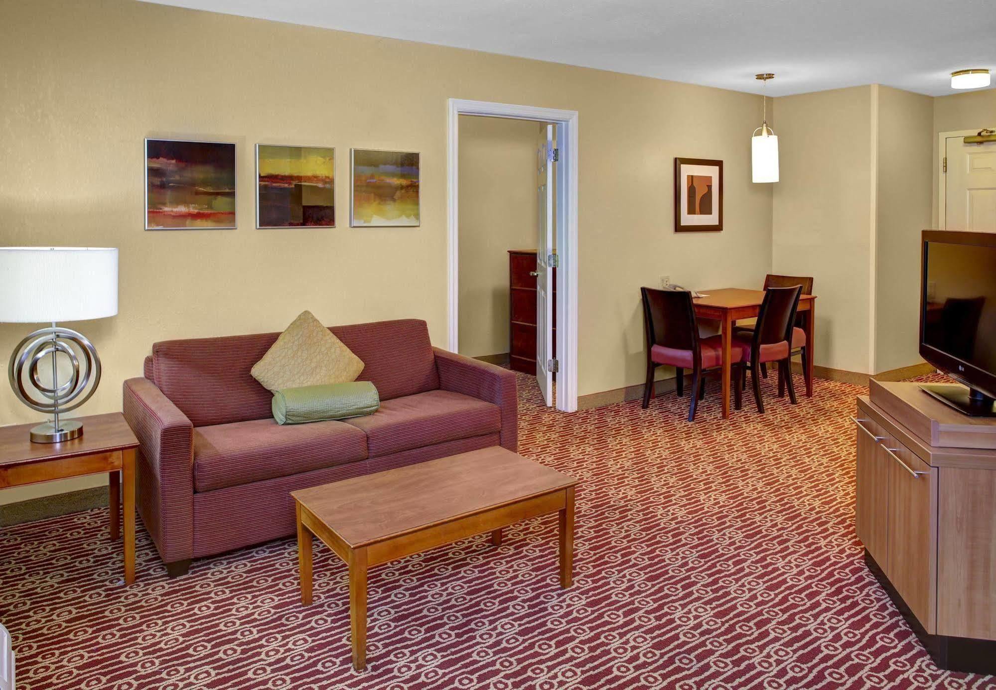 Mainstay Suites Middleburg Heights Cleveland Airport Eksteriør billede