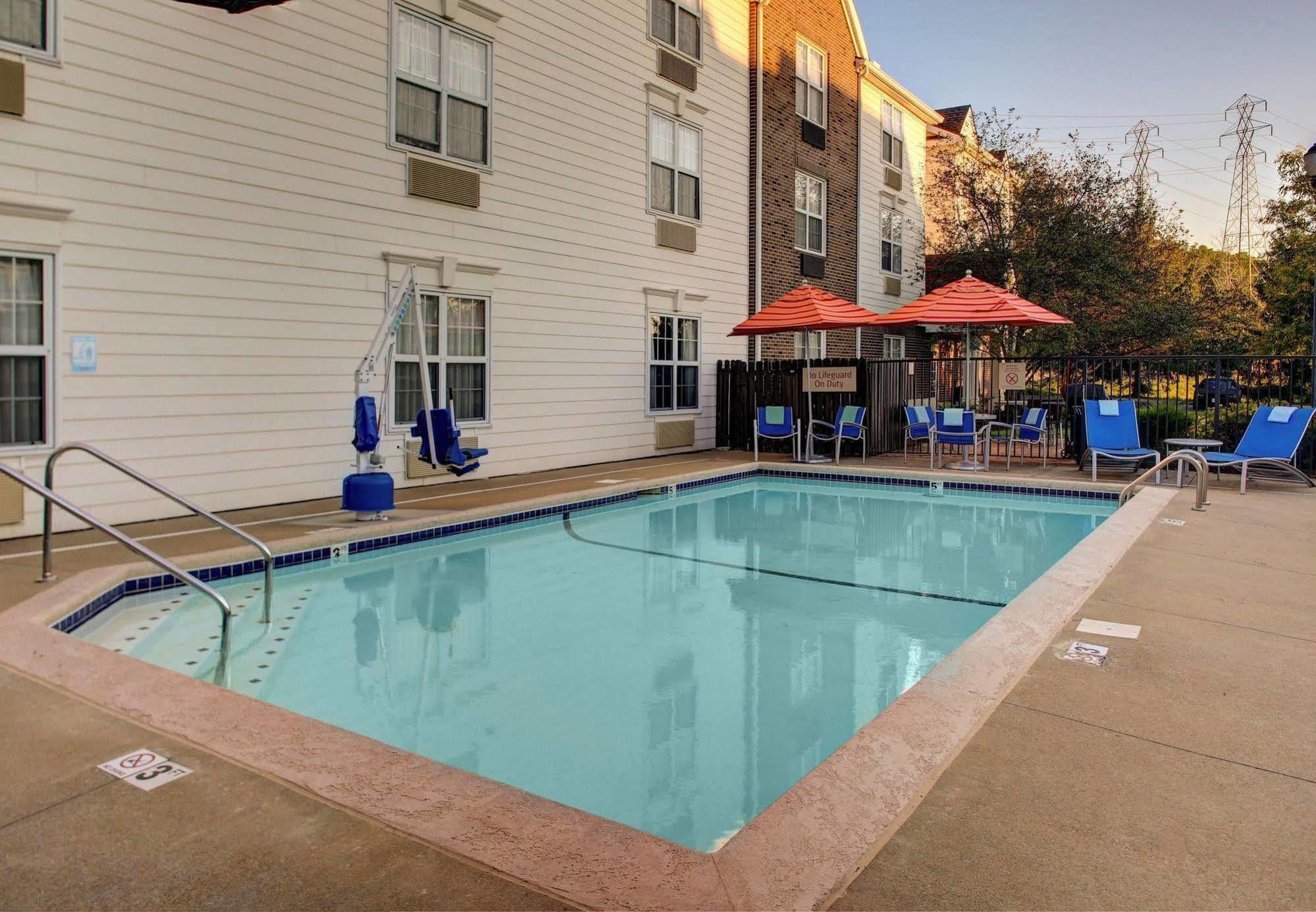 Mainstay Suites Middleburg Heights Cleveland Airport Eksteriør billede