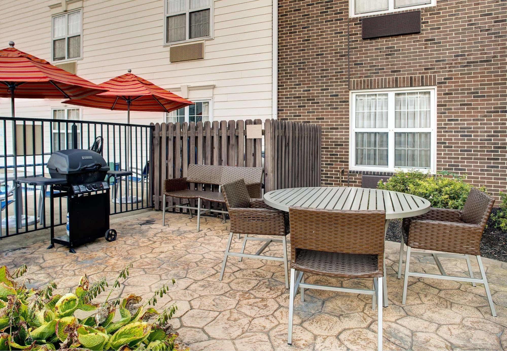 Mainstay Suites Middleburg Heights Cleveland Airport Eksteriør billede